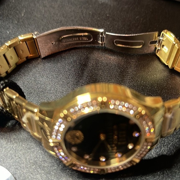 Versace Versus Watch - Picture 6 of 7